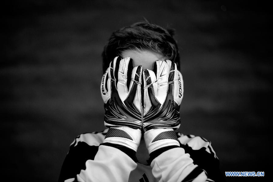 Lisandro Itzcovich, 10 years old, poses for a photo after a training in Buenos Aires, capital of Argentina, on Nov. 19, 2012. (Xinhua/Martin Zabala)