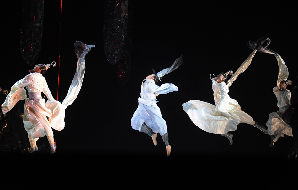 Dancers perform the dance drama Goddess And The Dreamer in Zhengzhou, capital of central China's Henan Province, March 23, 2012. (Xinhua/Zhao Peng)