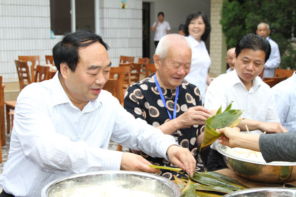 Lei Zhengfu at work. (File photo)