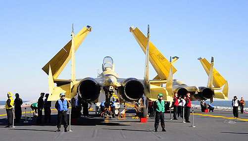 Observing take-off and landing of J-15 fighter jet in details