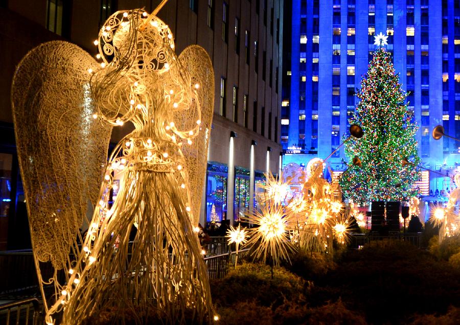 Photo taken on Nov. 28, 2012 shows an 80-foot-tall Christmas tree by Rockefeller Center in New York, the United States. Each year a Christmas tree will be lit up by Rockefeller Center to greet upcoming Christmas and New Year. (Xinhua/Wang Lei) 