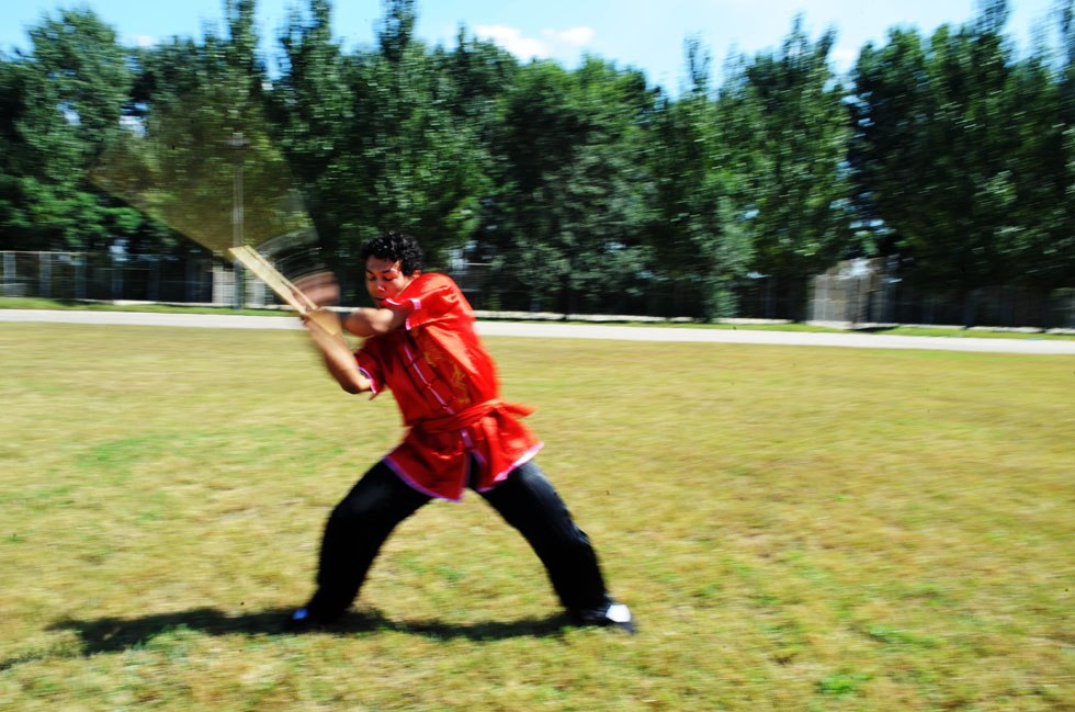 Mustafaal Share'a practices Chinese martial arts at Shenyang Normal University in Shenyang, capital of northeast China's Liaoning Province, Sept. 15, 2012.(Xinhua/Yang Qing) 