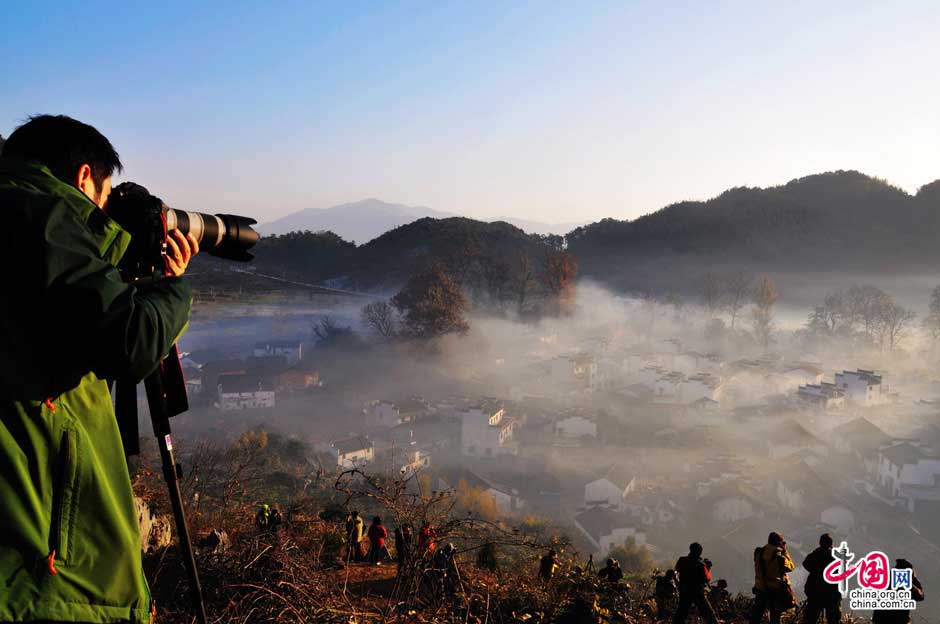 The foggy scenery of Wuyuan, Jiangxi Province.(Source: china.com.cn)