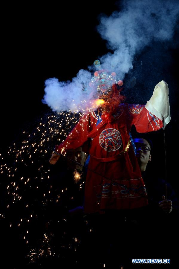 An artist controls a puppet during the 4th national puppet show and shadow play competition in Xi'an, capital of northwest China's Shaanxi Province, Dec. 13, 2012. Sixteen team from the nation would perform 51 shows during the competition.(Xinhua/Li Yibo)