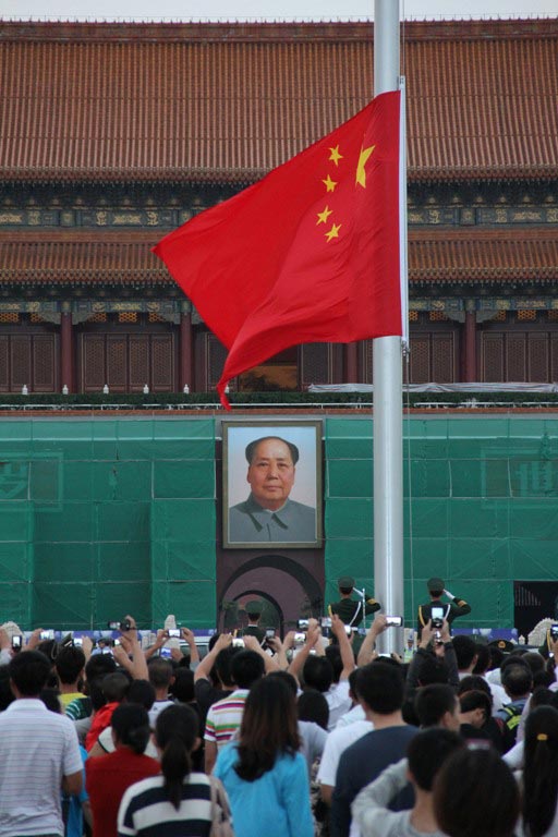 "The Flag and the father," taken by Amir Jalilzadeh from Iran, shows the crowds at Tiananmen Square. (China.org.cn/Amir Jalilzadeh)