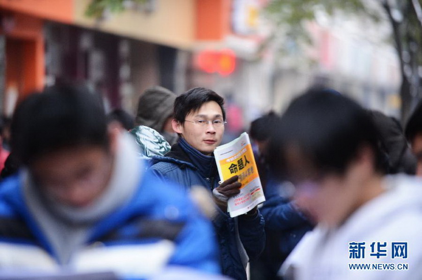 Students wait to enter the exam room at an exam venue in Nanchang, Jiangxi province on Jan. 5, 2013. (Xinhua/Zhou Mi)