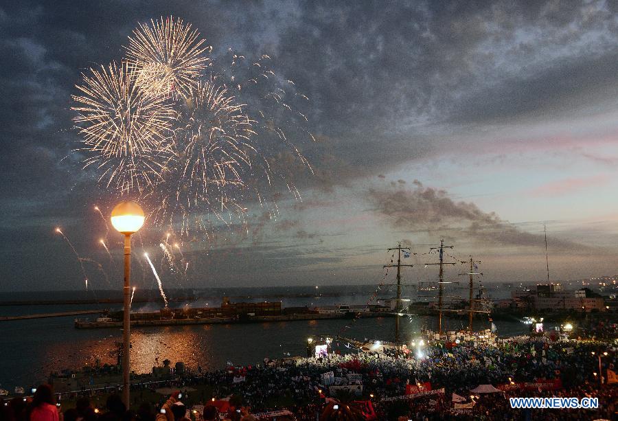 The photo taken on Jan. 9, 2013 shows the ceremony for Argentina's Frigate Libertad's arrival in the port of Mar del Plata, Argentina. The Frigate Libertad, which was held in Ghana from Oct. 2 to Dec, 19, 2012 due to a court order, arrived in Mar del Plata on Wednesday, according to local press. (Xinhua/TELAM)