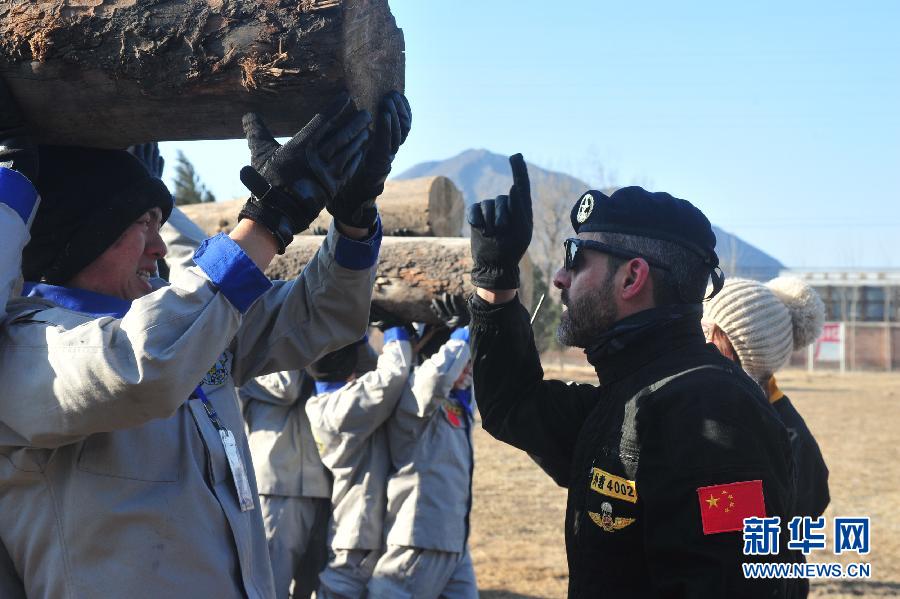 Photo taken on Jan. 2, 2013 shows a Portuguese coach training the trainees. (Xinhua/ Liu Changlong)