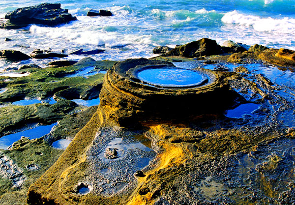 Evidence of volcanic activity is well-preserved and visible all over Weizhou Island, one of the country's largest and youngest volcanic isles. (China Daily)