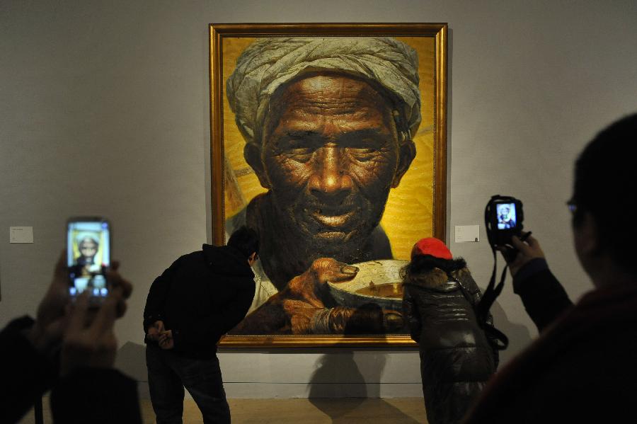 Visitors take pictures of a painting created by Luo Zhongli during the "Selected Masterpieces from Ten Art Museums in China" exhibition at the National Art Museum of China in Beijing, capital of China, Jan. 18, 2013. The exhibition which kicked off on Friday gathered selected collections of China's 10 art museums, presenting valuable art works all over China. (Xinhua/Lu Peng) 