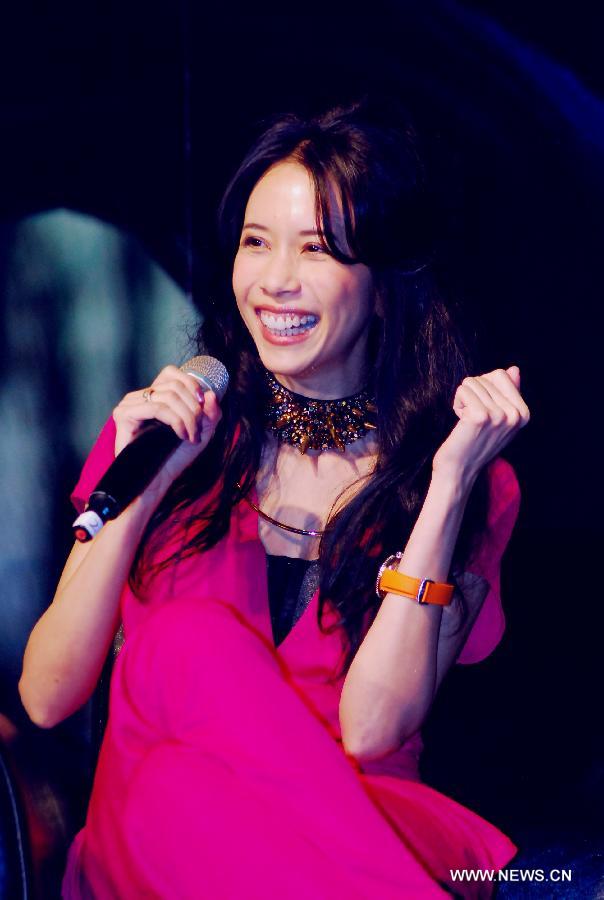 Hong Kong singer Karen Mok attends a press conference for her new album "Somewhere I Belong" in Taipei, southeast China's Taiwan, Jan. 18, 2013. (Xinhua) 