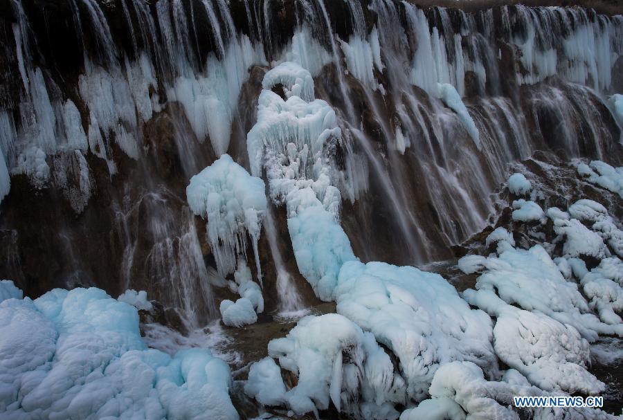 Photo taken on Jan. 19, 2013 shows a view of the Nuorilang waterfall at the Jiuzhaigou Valley in Jiuzhaigou County, southwest China's Sichuan Province. (Xinhua/Jiang Hongjing) 