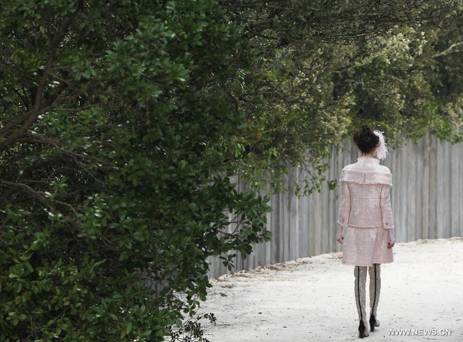 A model presents a creation by German designer Karl Lagerfeld for French fashion house Chanel during the Haute Couture Spring-Summer 2013 collection shows in Paris, France, Jan. 22, 2013. (Xinhua/Gao Jing) 