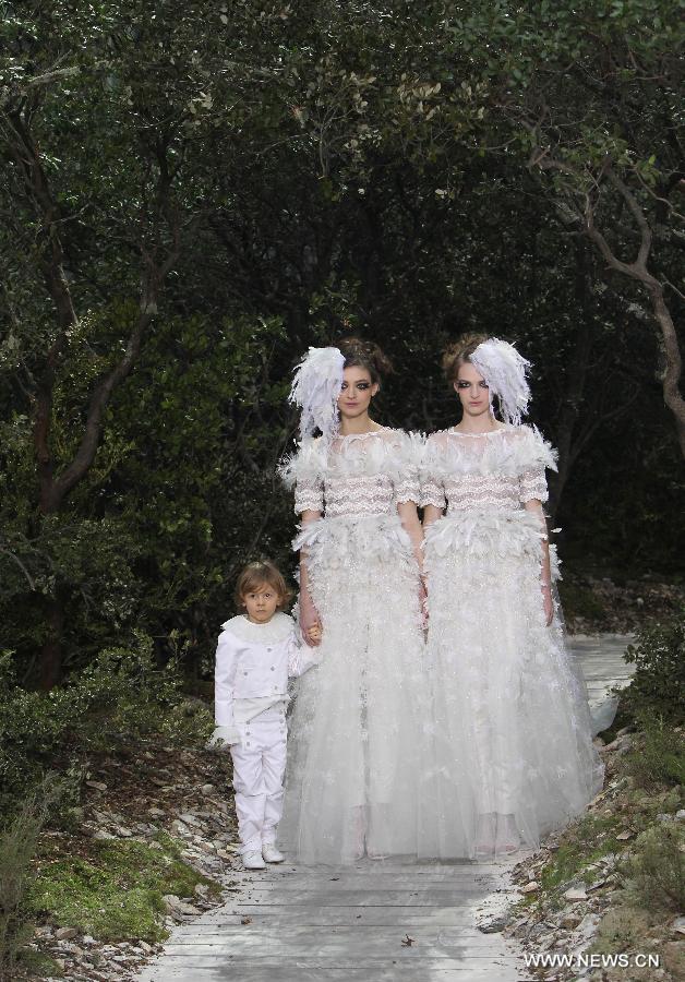 Models present creations by German designer Karl Lagerfeld for French fashion house Chanel during the Haute Couture Spring-Summer 2013 collection shows in Paris, France, Jan. 22, 2013. (Xinhua/Gao Jing) 