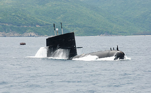 Chinese submarines cruise South China Sea