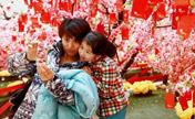 Lunar New Year wishes made by Beijing shoppers