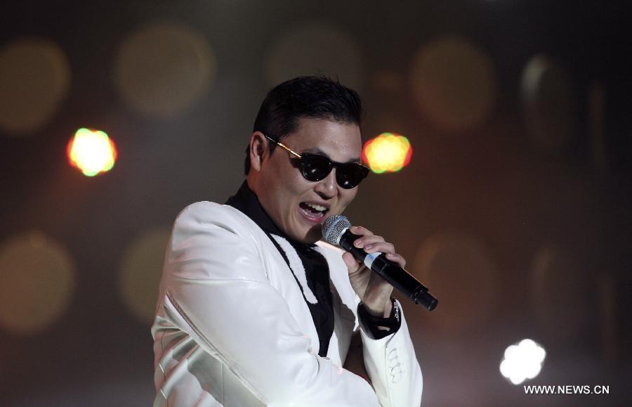 Psy stages first commercial show on Chinese mainland