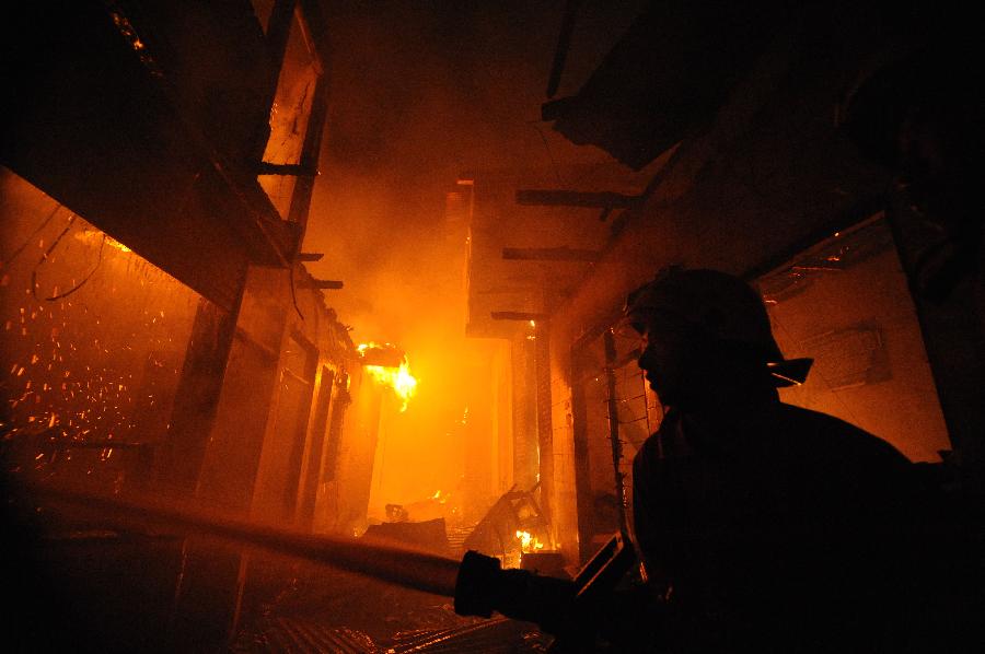 Firefighters try to extinguish the fire at Duri Selatan, Tambora, west Jakarta, Indonesia, Feb. 7, 2013. About 70 tenements were burnt in the fire, affecting 2,284 residents, according to Isnawa Adji, Head of the Subdistrict of Tambora. (Xinhua/Veri Sanovri) 