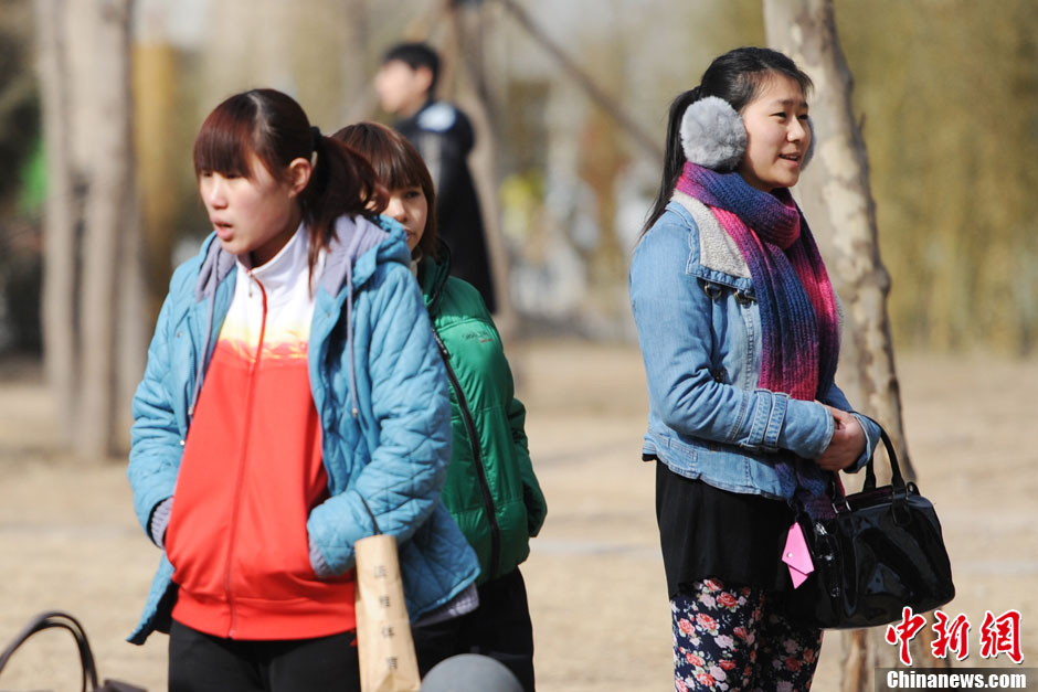 The photo shows the enrollment site of Beijing Film Academy on Feb. 18, 2013. Beijing Film Academy plans to recruit 513 new students in 25 professional directions in 2013. Candidates should first submit online application and confirm on site. The online application has started since Jan. 10, 2013. The registration confirmation started on Feb. 17, 2013. (Photo/Chinanews) 