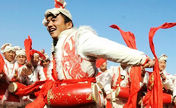 Waist drum dance greets Chinese Lantern Festival