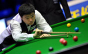 Ding Junhui struggls to beat Michael Holt 