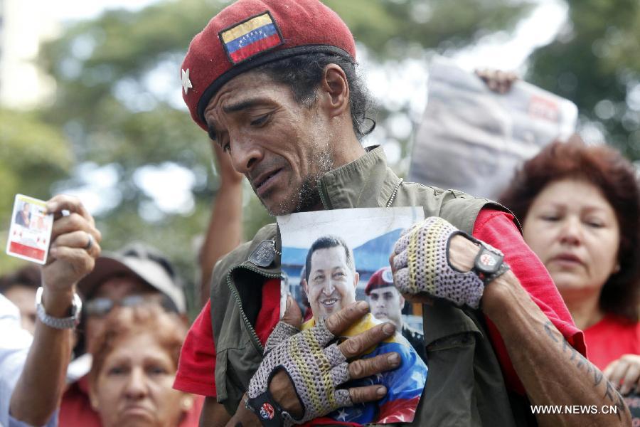 A man reacts at Plaza Bolivar of Caracas, in Caracas, capital of Venezuela, on March 6, 2013. On Tuesday afternoon, Venezuelan President, Hugo Chavez, died after fighting for almost two years with a cancer disease. The body of Chavez will be moved from the health center to the Military Academy in southern Caracas, inside Tiuna's Fort. (Xinhua/AVN)