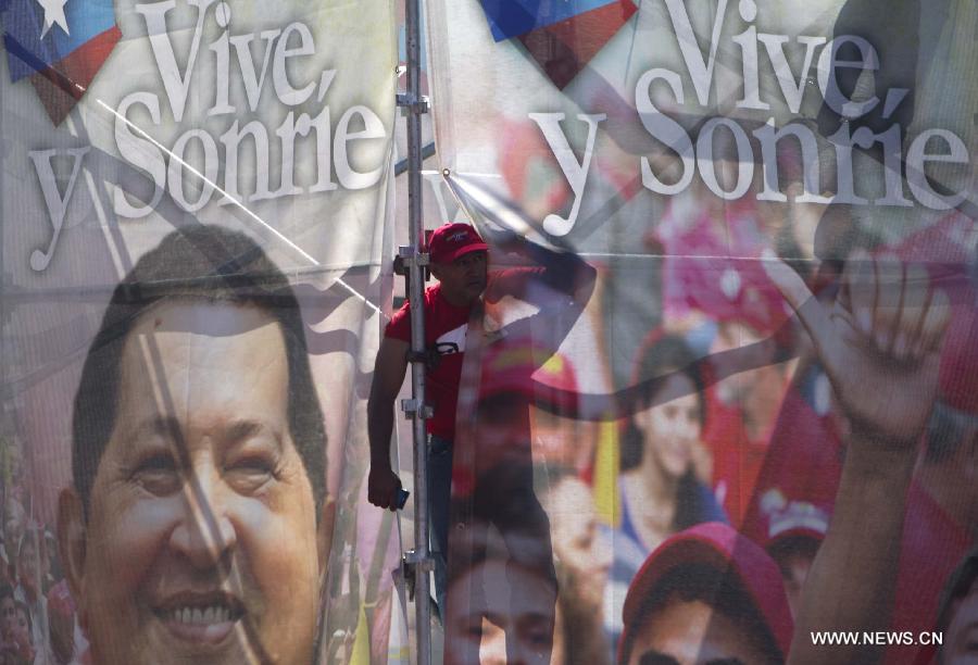 Residents participate in the funeral procession in honor of Venezuelan President, Hugo Chavez at streets of Caracas city, capital of Venezuela, on March 6, 2013. On Tuesday's afternoon, Venezuelan President, Hugo Chavez, died after fighting for almost two years with a cancer disease. The body of Chavez will be moved from the health center to the Military Academy in southern Caracas, inside Tiuna's Fort. (Xinhua/AVN)