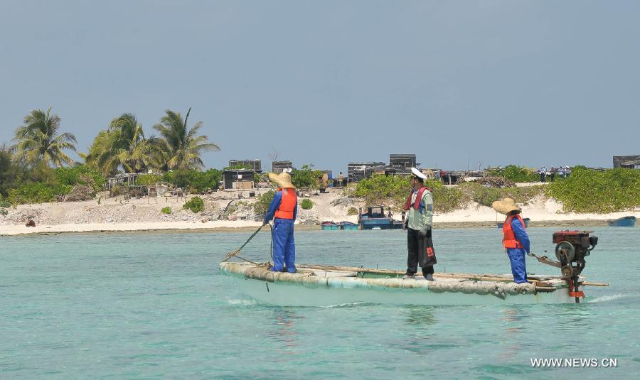 Staff members of China Marine Surveillance (CMS) head for Zhaoshu Island in Sansha City, south China's Hainan Province, March 10, 2013. A CMS detachment on Sunday started a joint ship-helicopter patrol of the Xisha Islands in the South China Sea. (Xinhua/Wei Hua)