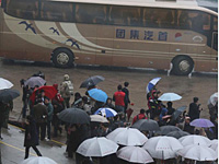 Journalists ready to cover closing meeting of 1st session of 12th CPPCC National Committee