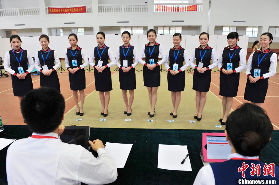 College students apply to become flight attendants for China Southern Airlines in Haikou, capital of South China's Hainan province, March 14, 2013. China Southern kicked off its 2013 recruitment in Haikou. It plans to recruit 96 flight attendants from Hainan, and altogether 1,000 from 12 cities across the country. (CNS/Luo Yunfei)