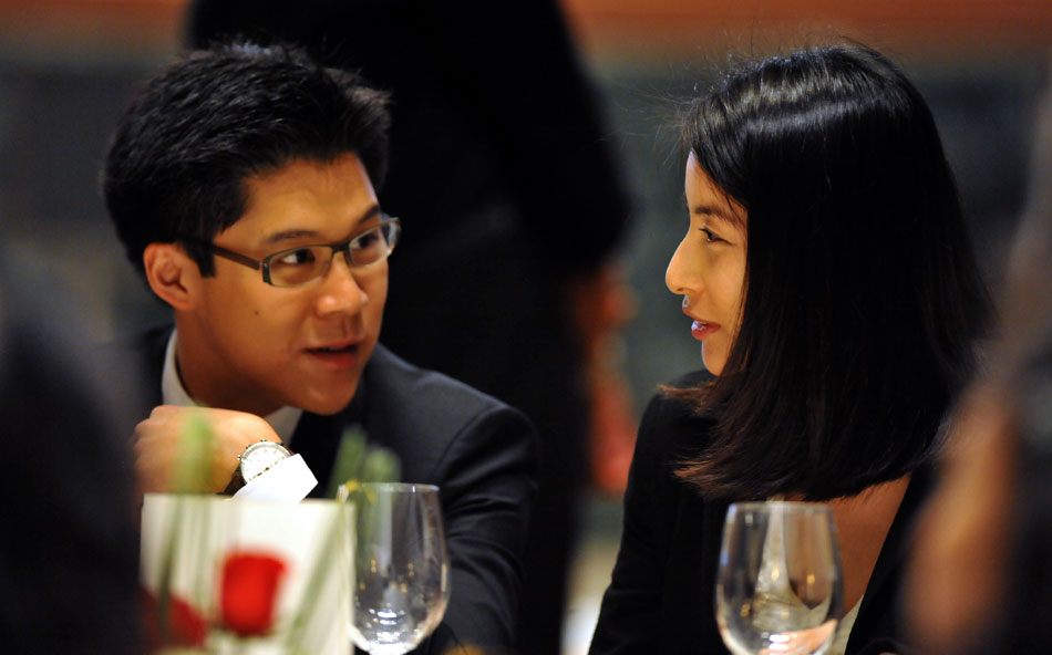 Former Chinese diving queen Guo Jingjing (R) and her husband Kenneth Fok at the awarding dinner at the Hong Kong Convention and Exhibition Centre on  March 14, 2013. (Xinhua/Chen Xiaowei)