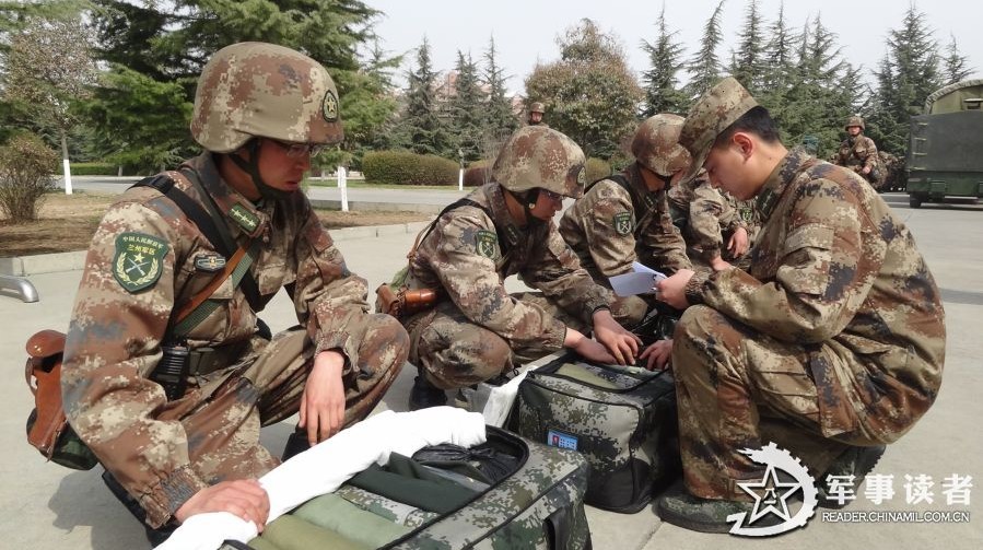 Officers and soldiers of a troop unit under the Lanzhou Military Area Command (MAC) of the Chinese People's Liberation Army (PLA) in an actual-combat readiness drill. (China Military Online/Yu Jinyuan, Yuan Hongyan)