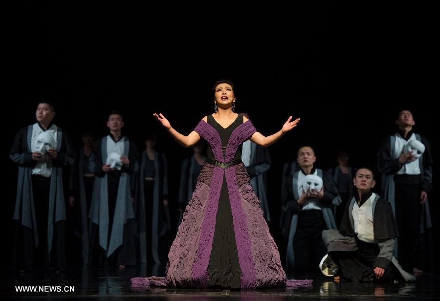 Actress Jiang Shan (C) performs during the stage drama "Oedipus the King" at the National Center for the Performing Arts in Beijing, capital of China, April 11, 2013. The drama which was directed by Li Liuyi, will be staged from April 11 to April 14. (Xinhua/Luo Xiaoguang)