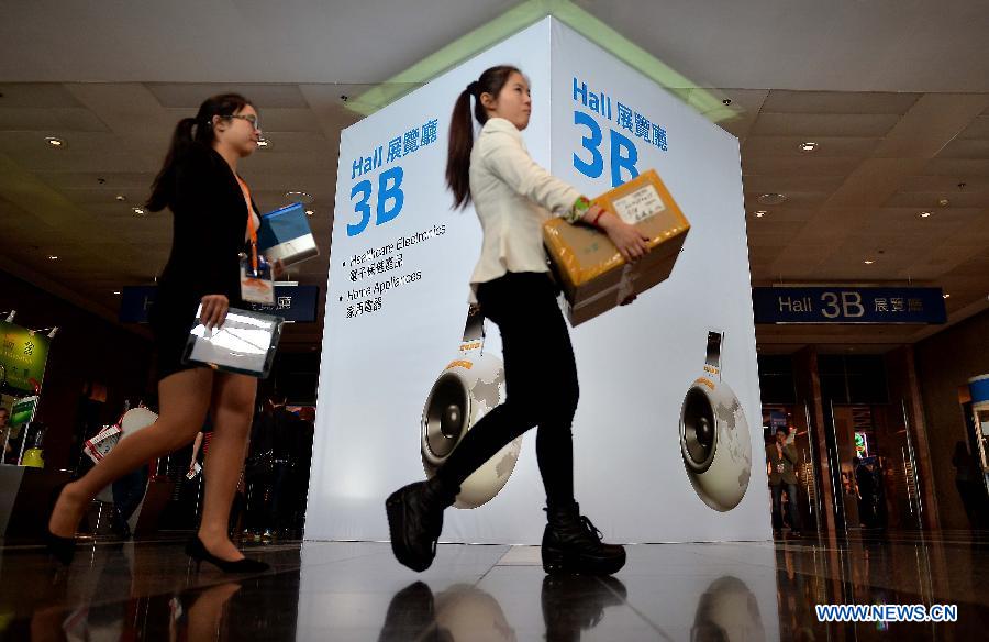 Photo taken on April 13, 2013 shows bottle-shaped electronic watches displayed at the 10th Hong Kong Electronics Fair (Spring Edition) in south China's Hong Kong. The four-day fair, which kicked off on Saturday, attracted 3,250 enterprises from 24 countries and regions. (Xinhua/Chen Xiaowei)