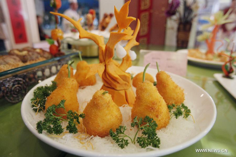 A dish made of potatoes is exhibited during a potato festival in Tengzhou City, east China's Shandong Province, April 13, 2013. (Xinhua/Song Haicun)