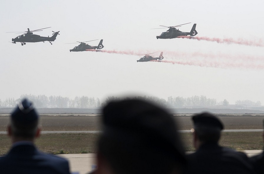 Gen. Martin Dempsey, the visiting chairman of the U.S. Joint Chiefs of Staff, visited the 4th Helicopter Regiment of the army aviation force of the Chinese People's Liberation Army (PLA), watched static display of the Mi-171 and the WZ-9 helicopters and viewed the flight performance of the WZ-10 and the WZ-9 helicopters on the morning of April 24, 2013. Afterwards, Gen. Dempsey successively visited the Army Aviation Force Academy of the PLA and the National Defense University (NDU) of the PLA and held discussions and exchanged views with the teaching and research staff and cadets representatives. (Xinhua)