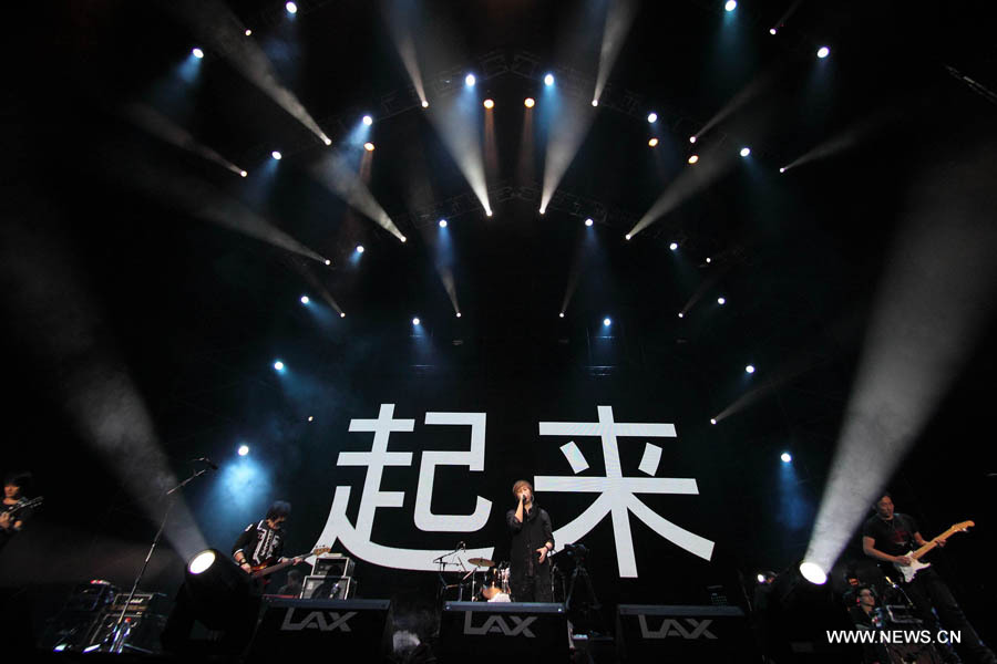 Pop band Mayday from southeast China's Taiwan, perform during a charity concert in Guangzhou, capital of Guangdong Province, late May 2, 2013. (Xinhua Photo)