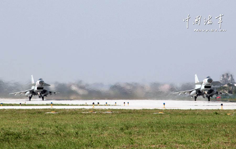 China's J-10 fighters in the air confrontation drill. (navy.81.cn/Cai Bo, Wang Chaobin)