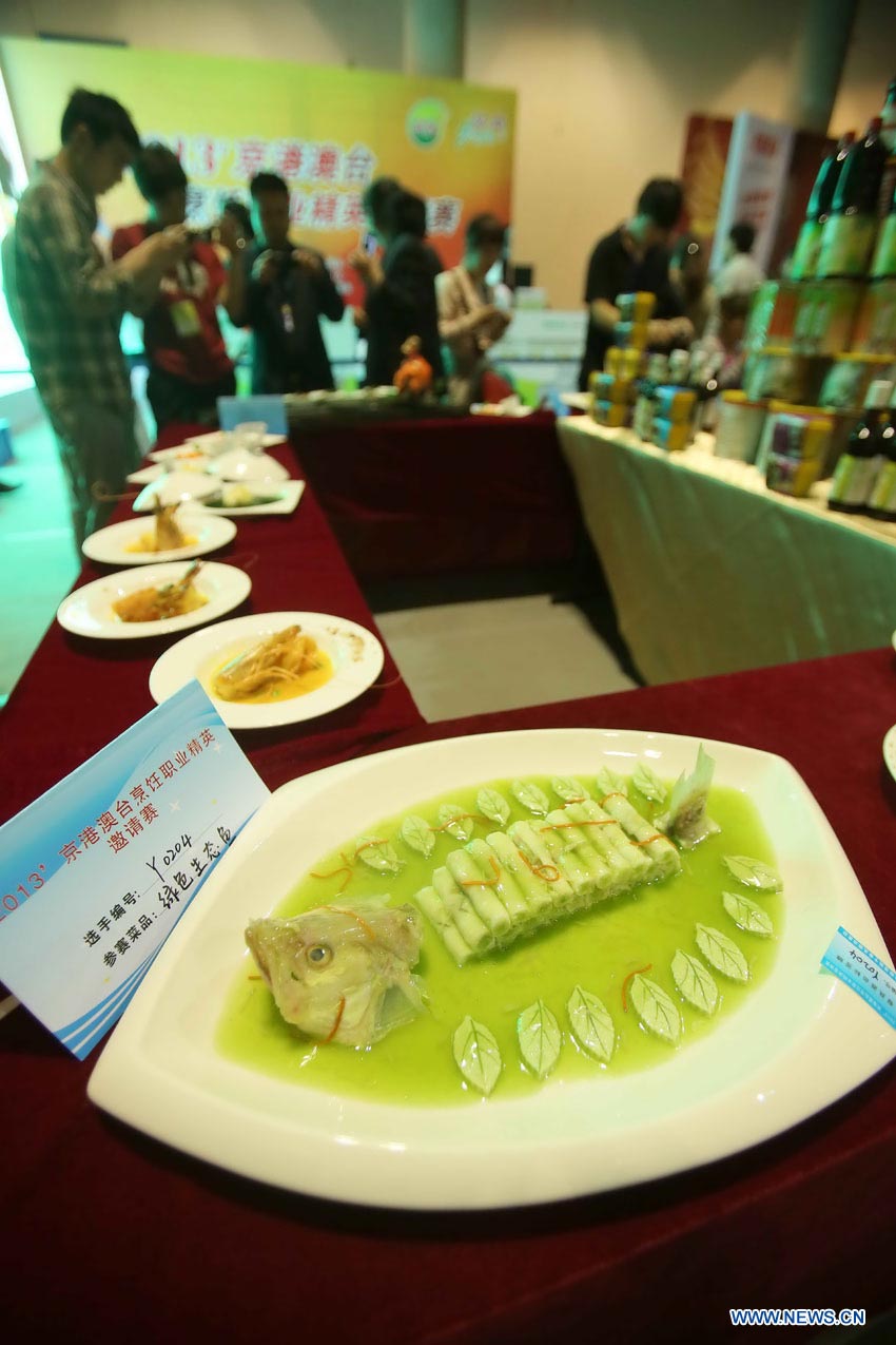 A dish is displayed during the 8th China (Beijing) Catering & Food Fair in Beijing, capital of China, May 9, 2013. (Xinhua)