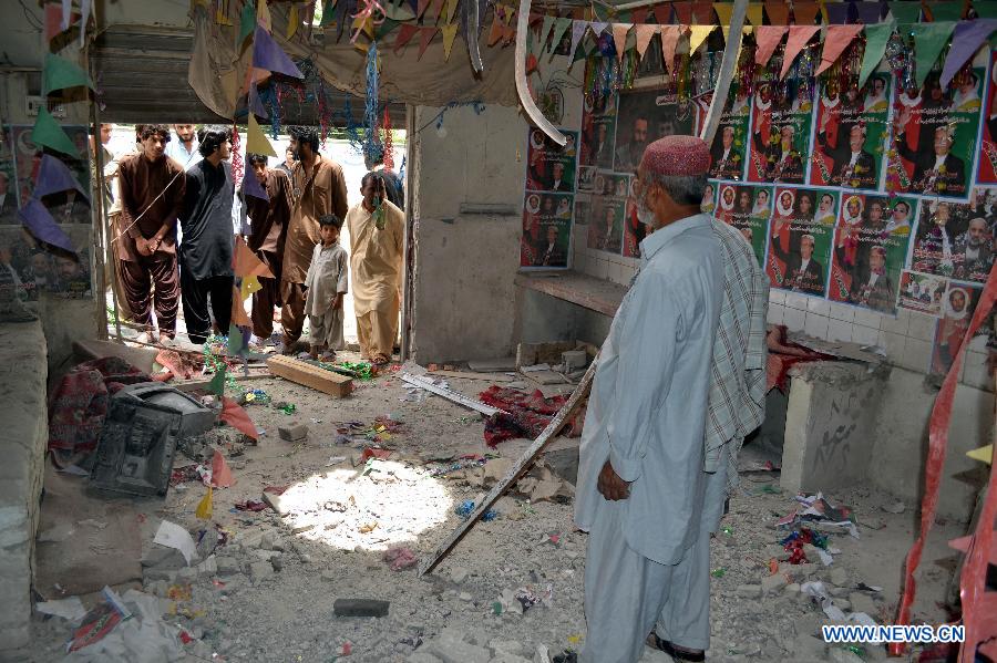 People gather at a damaged election campaign office of Pakistan Peoples Party (PPP) in southwest Pakistan's Quetta on May 10, 2013. Five people were injured in an explosion near an election campaign office of Pakistan Peoples Party located in Quetta on Friday. (Xinhua/Asad)