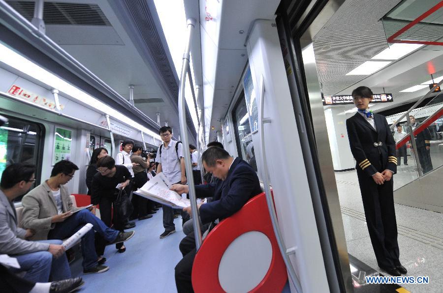 Citizens take a train of the newly-opened subway line in Kunming, capital of southwest China's Yunnan Province, May 20, 2013. The southern part of the first phase of Kunming subway line 1 and line 2 opened for trial operation on Monday. It's China's first plateau subway. (Xinhua/Lin Yiguang)