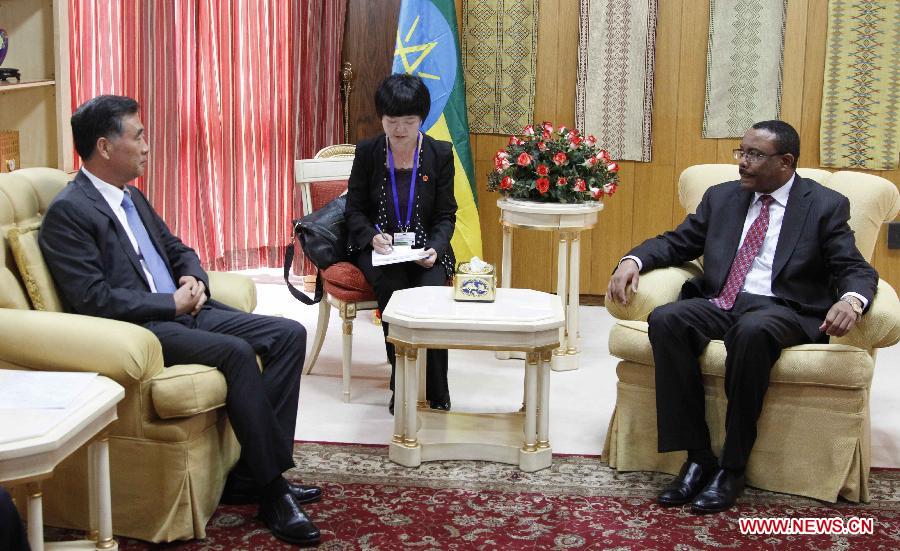 Prime Minister of Ethiopia Hailemariam Desalegn (R), who is also rotating chairman of the African Union (AU), meets with Chinese Vice Premier Wang Yang (L), who is also Chinese President Xi Jinping's special representative, in Addis Ababa, Ethiopia, May 24, 2013. (Xinhua/Liang Shanggang)