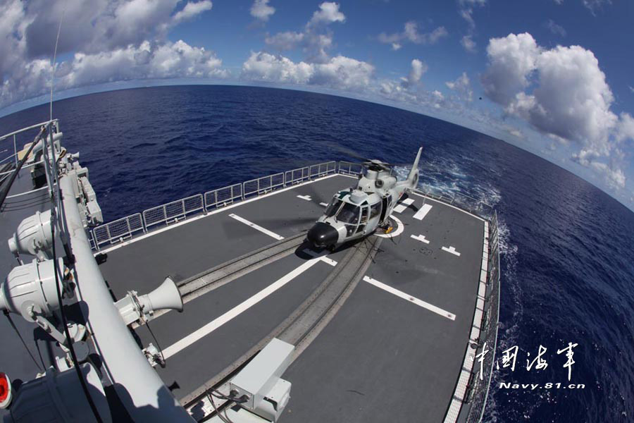 The far-sea training taskforce under the North Sea Fleet of the Navy of the Chinese People's Liberation Army (PLA) continues training in the waters of the West Pacific for far-sea training on May 28, 2013. (navy.81.cn/Yi Hang)