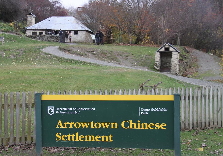 Photo taken on May 26, 2013 shows the Chinese settlement in Arrowtown, New Zealand. Since William Rees found gold in the Arrow River in 1862, Gold diggers arrived here and built Arrowtown. The first Chinese labors arrived Arrowtown in 1866, and built independent settlement in this region. The settlement was deserted after 1920s until the New Zealand government rebuilt it in 1983. (Xinhua/Huang Xingwei) 