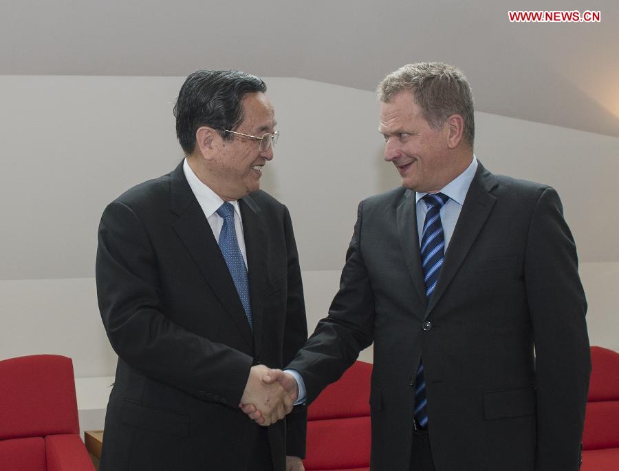 Yu Zhengsheng (L), chairman of the National Committee of the Chinese People's Political Consultative Conference, meets with Finnish President Sauli Niinisto in Helsinki, capital of Finland, May 31, 2013. Yu Zhengsheng paid an official goodwill visit to Finland from May 30 to June 1. (Xinhua/Li Xueren)  