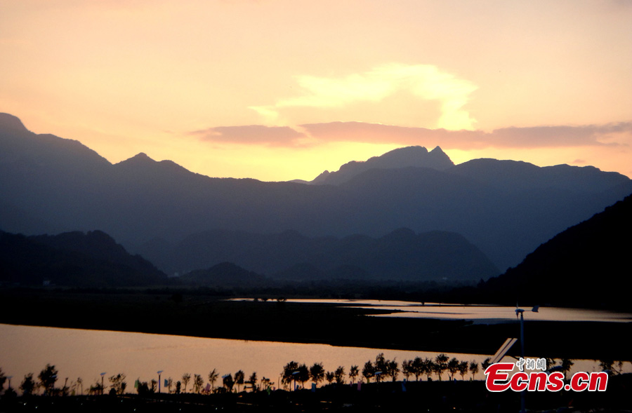 Photo taken on June 5, 2013 shows the scenery of Shennongjia in Central China's Hubei Province. The Sixth China International Eco-Cultural Tourism Festival kicked off here on Wednesday. (CNS/Ai Qiping)