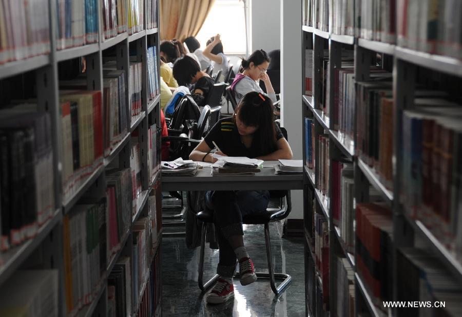 Students prepare for the national college entrance exam at Gu'an No.1 Middle School in Gu'an County, north China's Hebei Province, June 6, 2013. The annual national college entrance exam will take place on June 7 and 8. Some 9.12 million applicants are expected to sit this year's college entrance exam, down from 9.15 million in 2012, according to the Ministry of Education (MOE). (Xinhua/Wang Xiao)