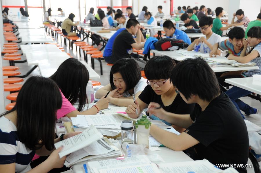 Students prepare for the national college entrance exam at Gu'an No.1 Middle School in Gu'an County, north China's Hebei Province, June 6, 2013. The annual national college entrance exam will take place on June 7 and 8. Some 9.12 million applicants are expected to sit this year's college entrance exam, down from 9.15 million in 2012, according to the Ministry of Education (MOE). (Xinhua/Wang Xiao)