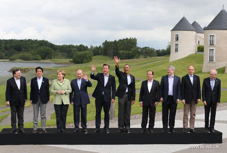 (L-R) European Commission President Jose Manuel Barroso, Japanese Prime Minister Shinzo Abe, German Chancellor Angela Merkel, Russian President Vladimir Putin, British Prime Minister David Cameron, US President Barack Obama, French President Francois Hollande, Canadian Prime Minister Stephen Harper, Italian Prime Minister Enrico Letta and European Council President Herman Van Rompuy pose for a group photo at the Lough Erne resort near Enniskillen in Northern Ireland, UK, June 18, 2013. G8 and EU leaders gathered in Lough Erne on Tuesday for the second and final day of their summit.(Xinhua/Yin Gang) 