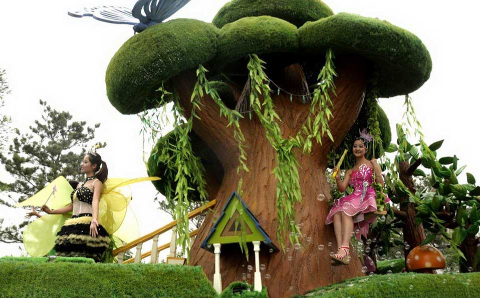 Enjoy the Float Parade in Beijing Garden Expo 